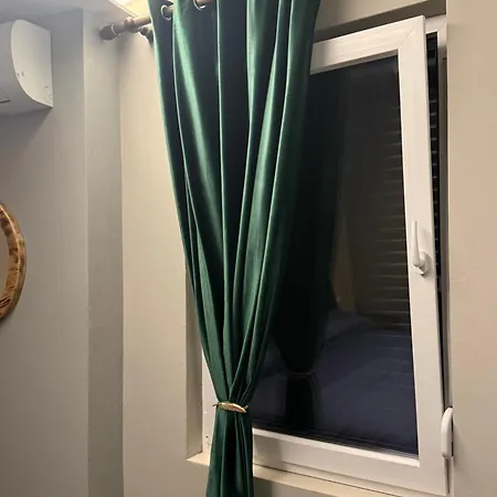 Old Town Nest Hotel *